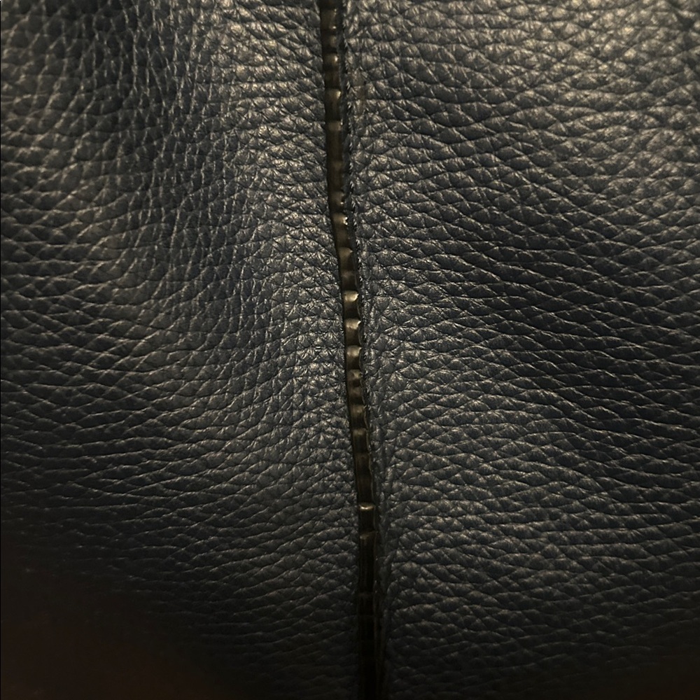 Tod’s Joy Large Tote Bag in Navy Blue Grained Leather - Picture 6 of 15